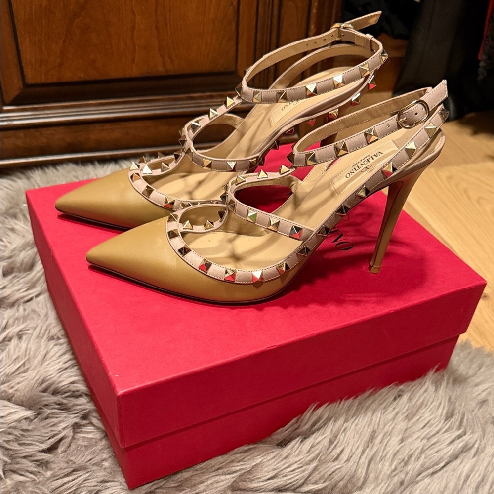 Valentino Women's Rockstud Ankle strap Taupe Pump